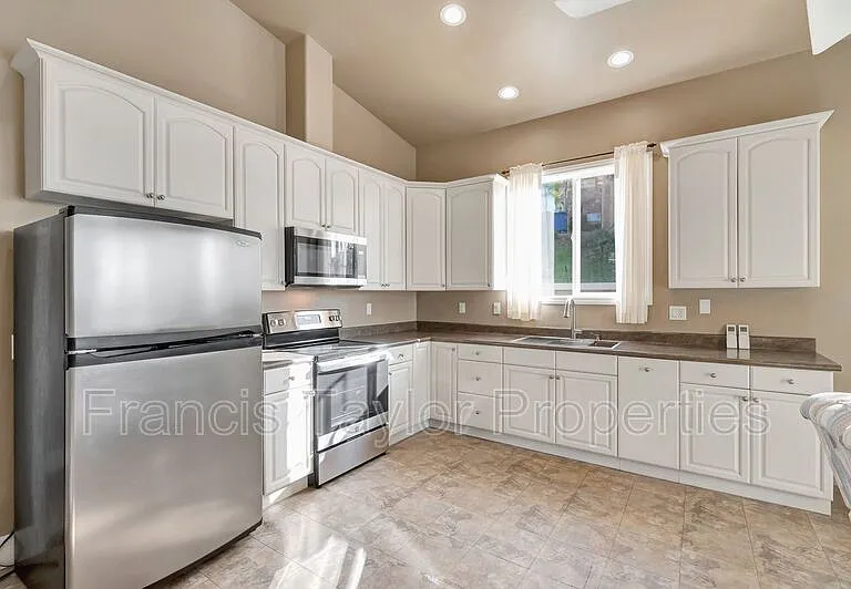 2861 Eastview Ter — Photo 3
