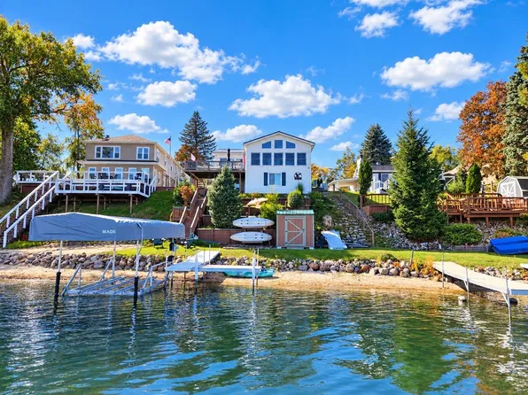 422 N Lake St, Harrison, MI 48625