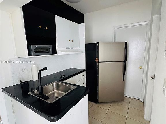 5th image of 227 1st St #8