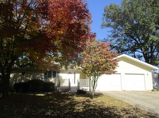 40 Cedar Cir, Tuscola, IL