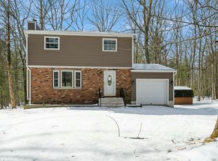 122 Fox Rd, Dingmans Ferry, PA 18328