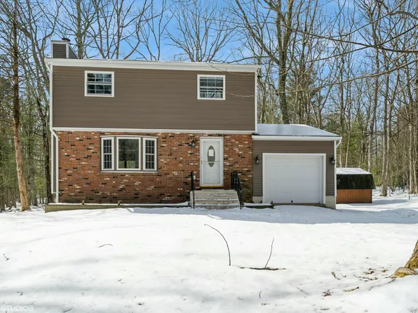 122 Fox Rd, Dingmans Ferry, PA 18328