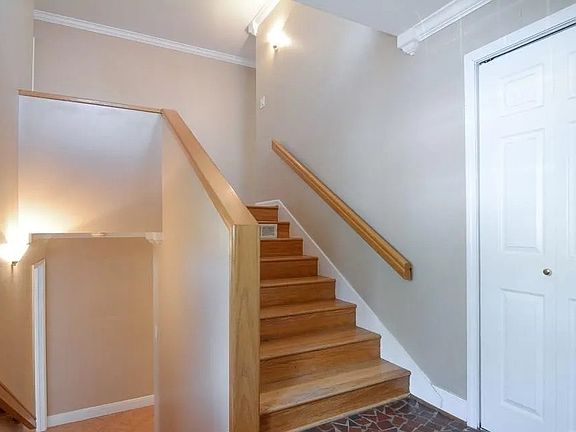3rd image of 4823 Arlington Dr