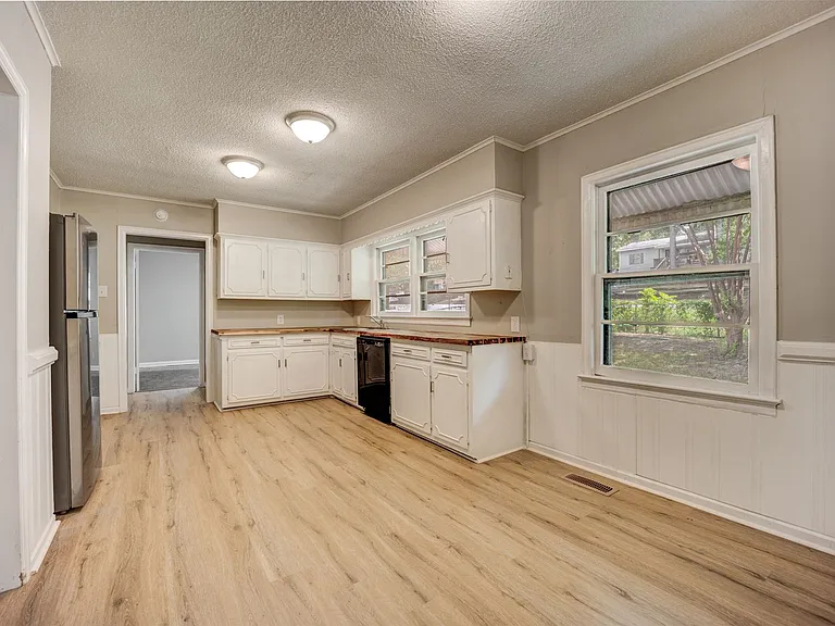 2823 Independence St — Photo 6
