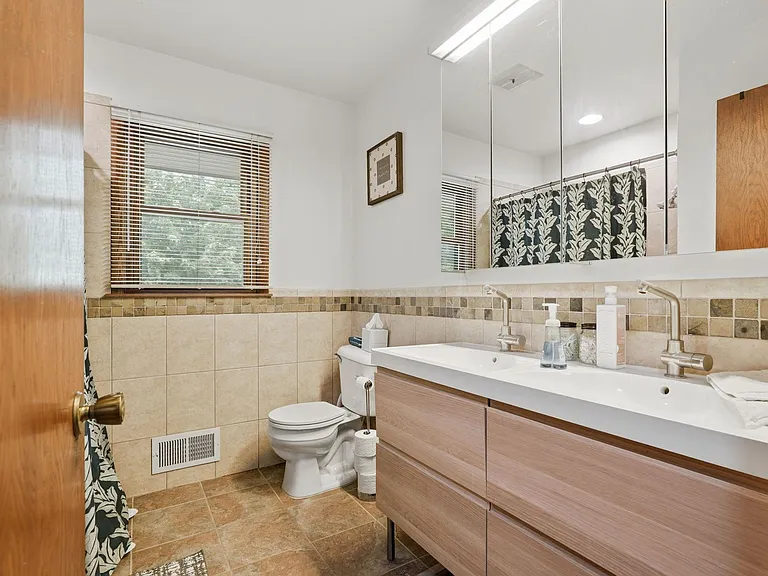 3308 Roosevelt Ct NE — Photo 10