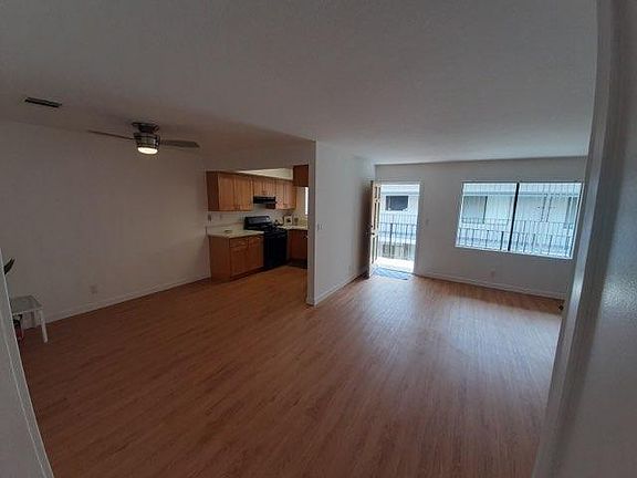 Entrance, Living room & kitchen