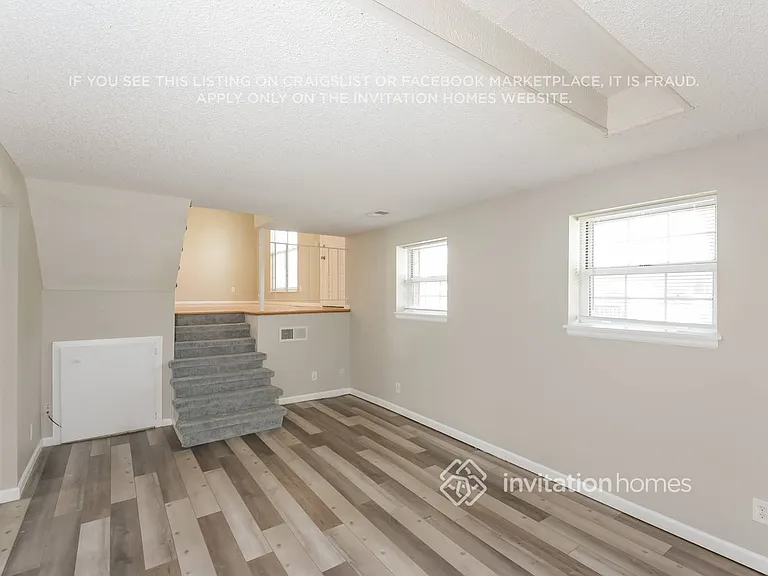 1276 S Lewiston Way — Photo 3