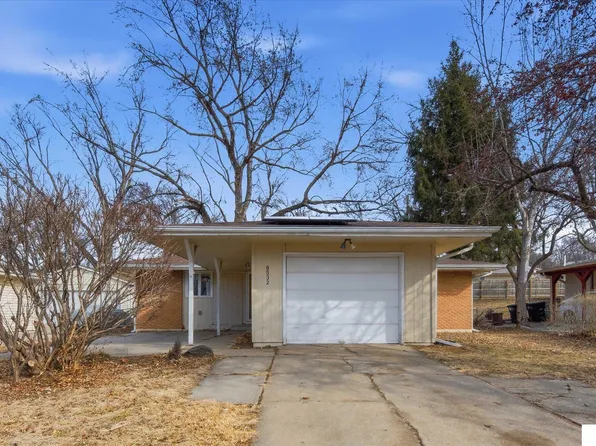 8532 Templeton Dr, Omaha, NE 68134