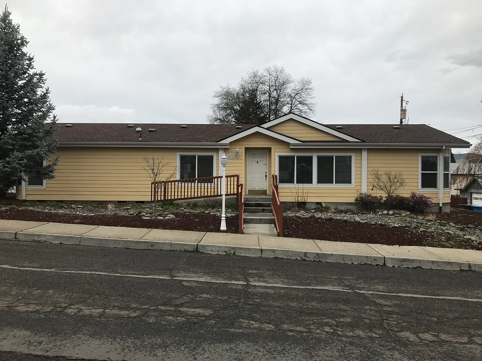 1211 Bridge St photo 1