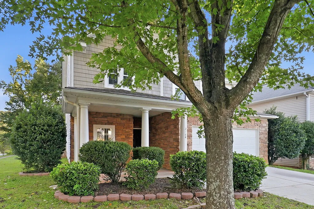 3 bed, 2.5 bath, 1920 sqft, $2,250 — Photo 4