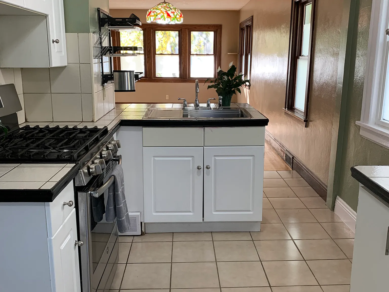 705 Sherwood Ave — Photo 2