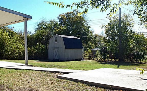 4th image of 7813 Gaston Ave