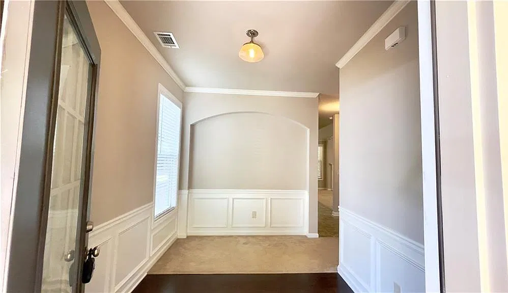 4 bed, 2.5 bath, 2420 sqft, $2,300 — Photo 3
