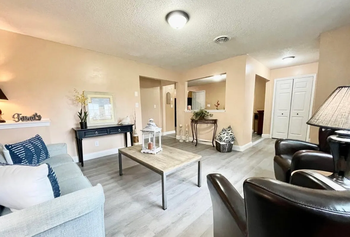 16 Wardola Dr — Photo 2