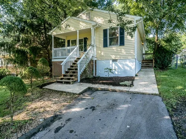 1808 3rd St, Waynesboro, VA 22980