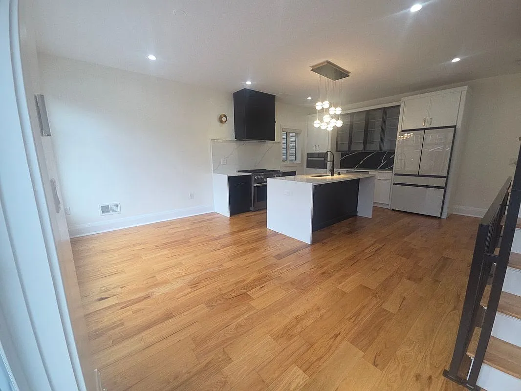 3 bed, 2.0 bath, 1720 sqft, $5,500 — Photo 3