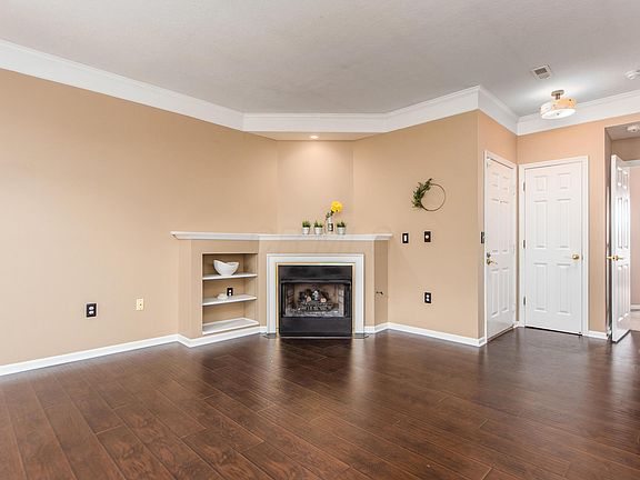 5th image of 6710 Durwood Ln