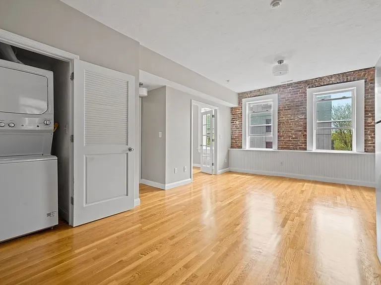 172 Cottage St #5 — Photo 4