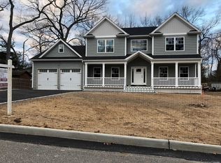 2 Council St, Lake Grove, NY 11755