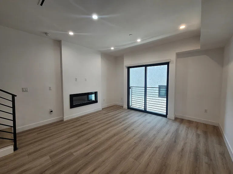 6061 Fulton Ave #6 — Photo 37