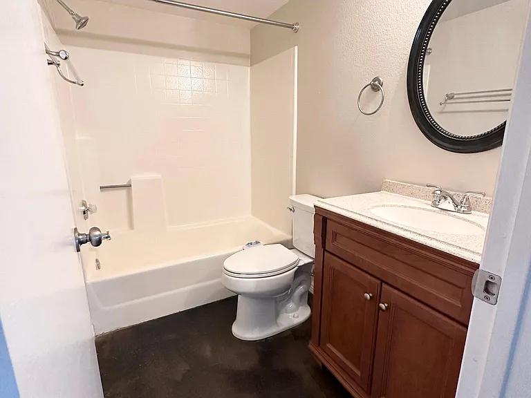 10100 N 89th Ave #30 — Photo 6