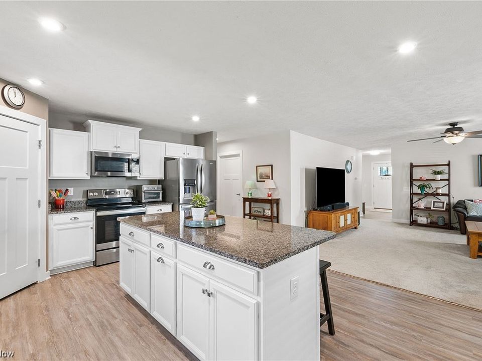 1st image of 4049 Honeysuckle Ln