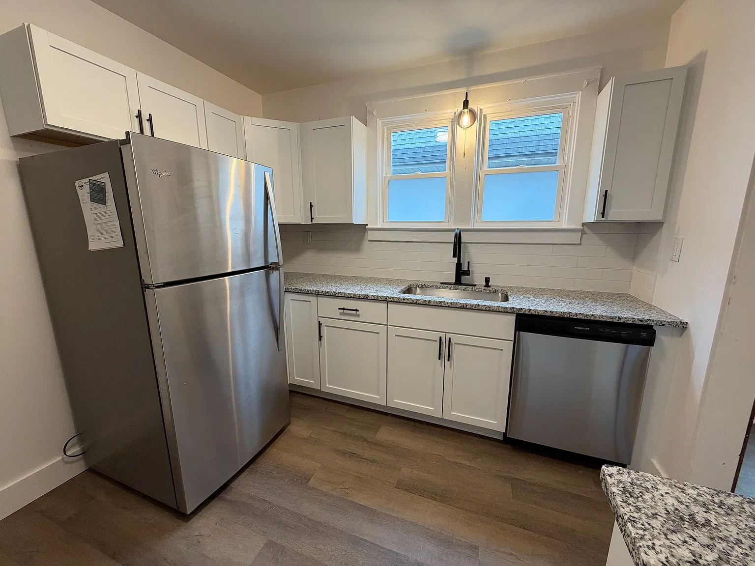 2 bed, 1100 sqft, $1,650 — Photo 2