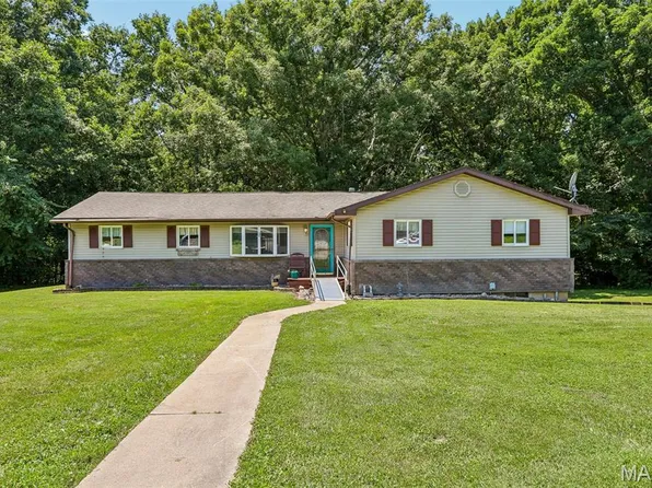 135 Duffs Ln, Hillsboro, IL 62049