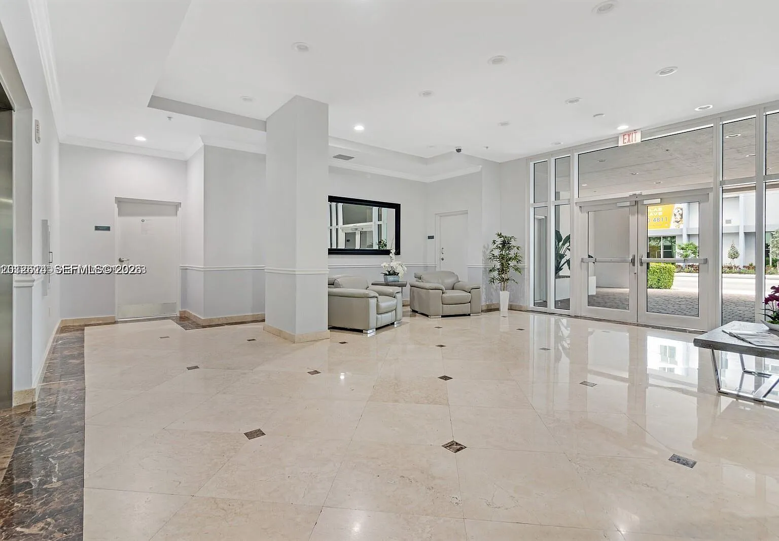 Douglas Place Condo — Photo 4