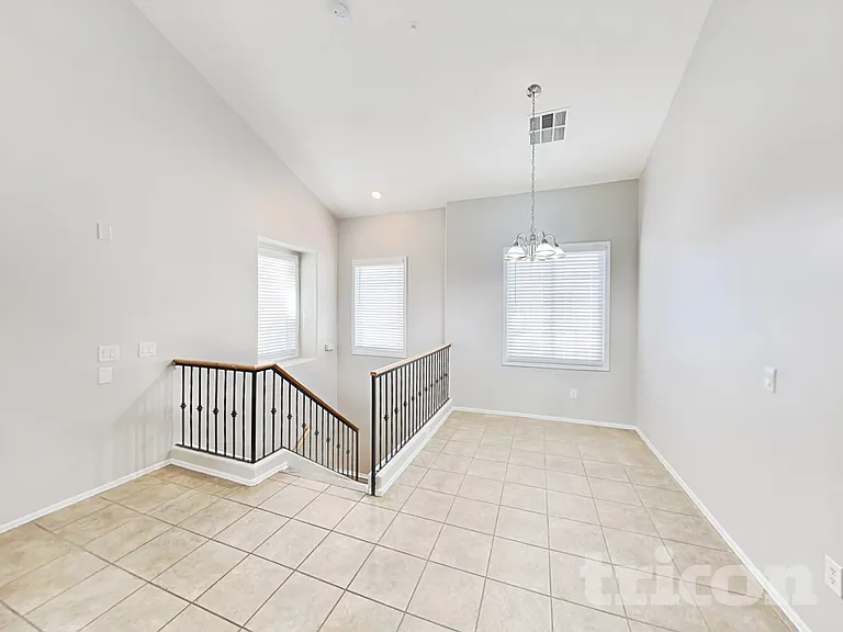 1353 S Sabino Dr — Photo 2