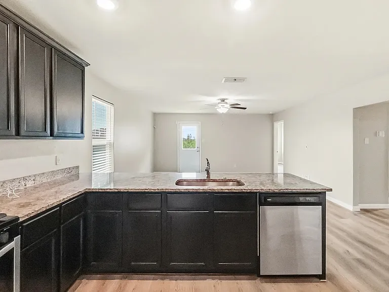 15027 Harbor Lndg — Photo 4