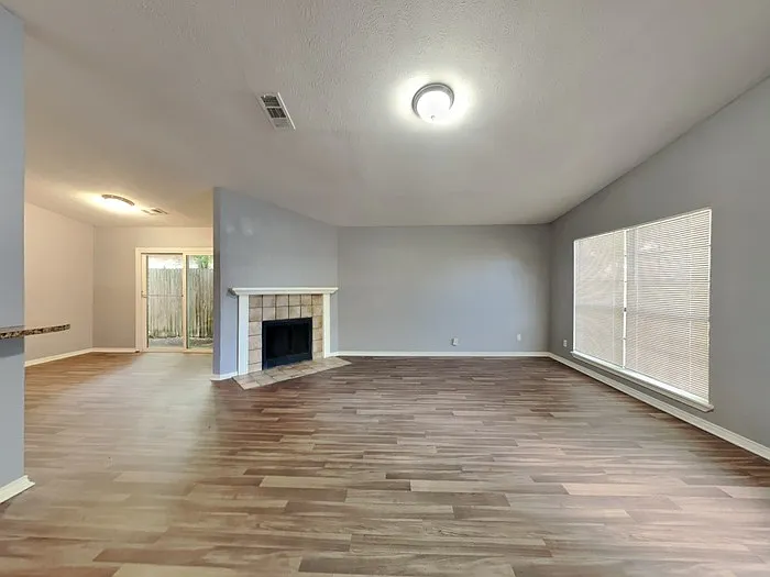 2405 Cripple Creek Dr — Photo 3