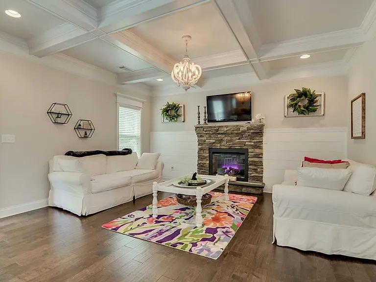 1554 Driftwood Ln — Photo 29