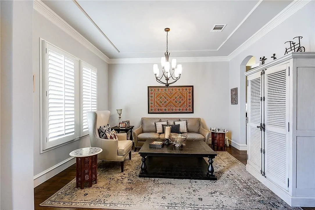 5 bed, 4.5 bath, 4229 sqft, $5,995 — Photo 3