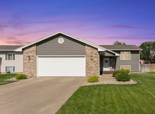 6104 S Cain Ave, Sioux Falls, SD 57106