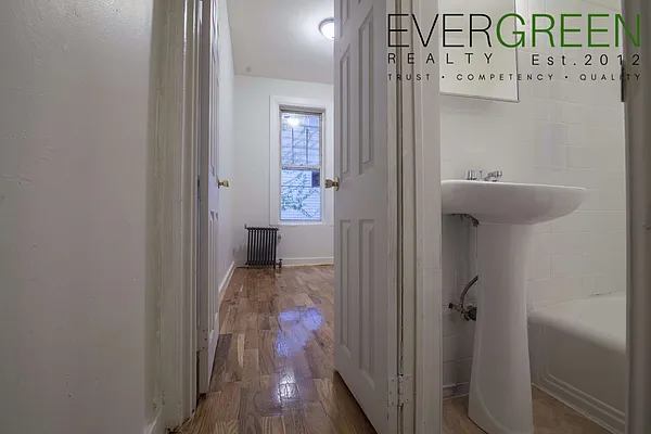 Rented by Evergreen Apartments BK | media 3
