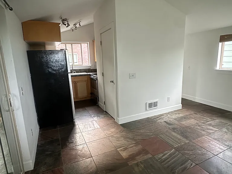 2516 E Denny Way #A1 — Photo 11