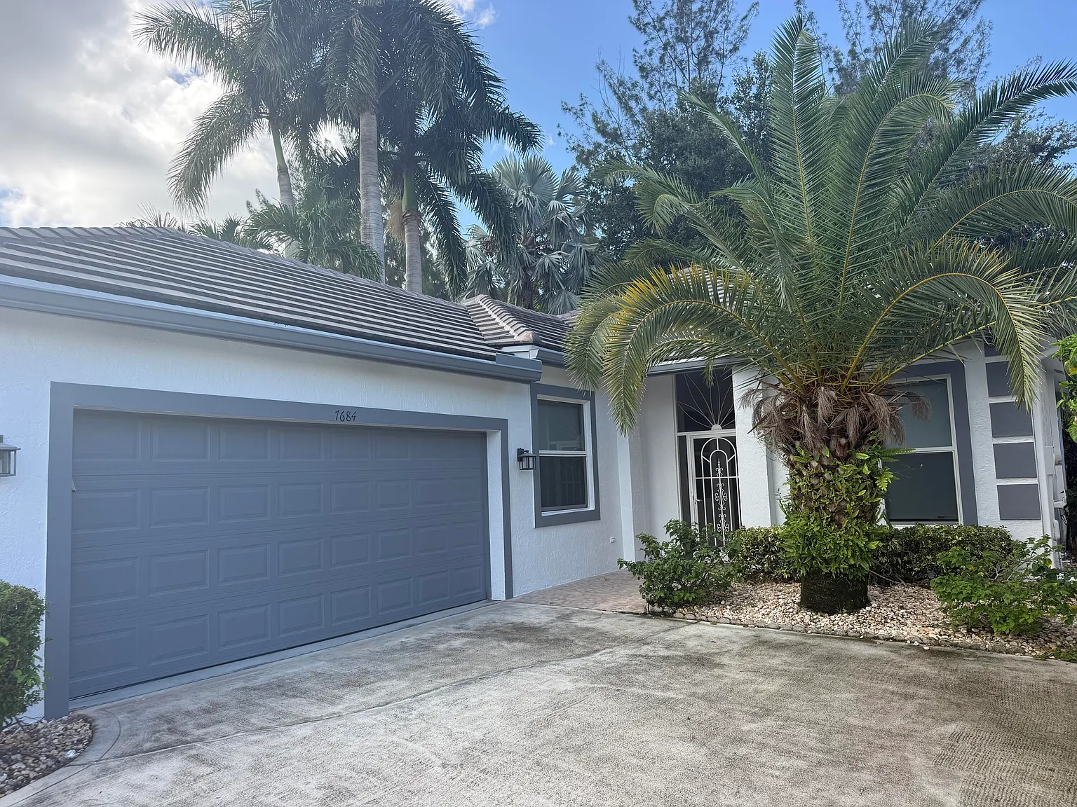 3 bed, 2.0 bath, 1704 sqft, $4,800 — Photo 2