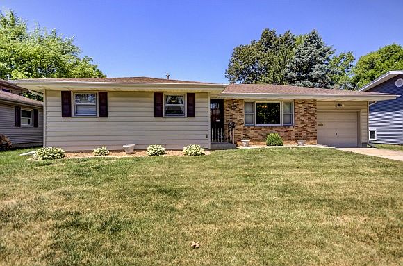 2nd image of 3885 Greenridge Dr