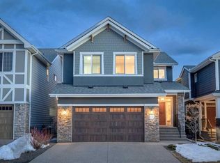 225 W Grove Way SW, Calgary, AB T3H 1Z4