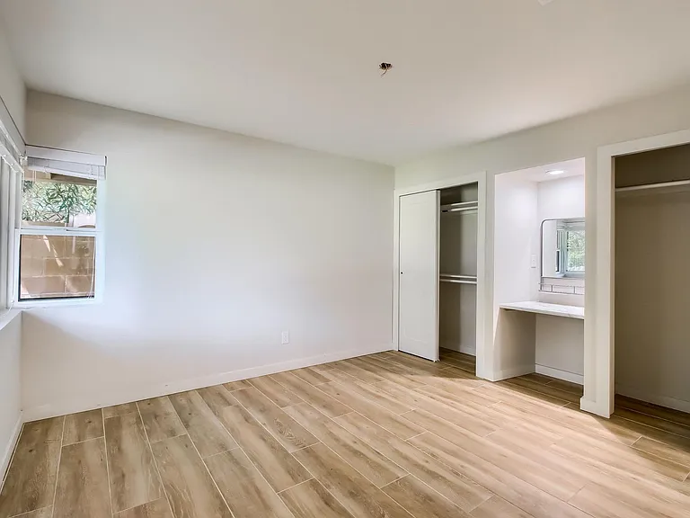 1402 W Berridge Ln — Photo 24