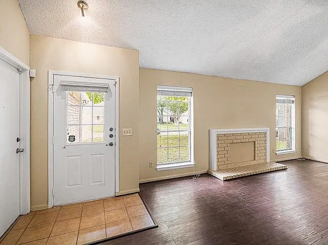 2 bed, 2.0 bath, 1291 sqft, $1,650 — Photo 4