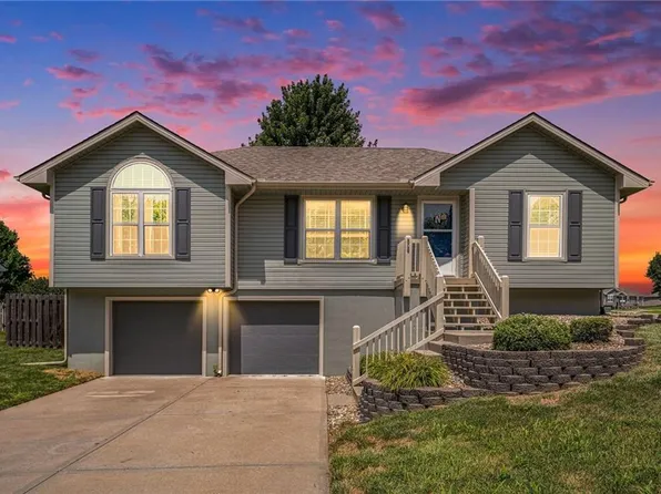 806 Sunflower St, Smithville, MO 64089