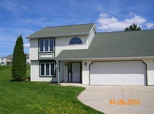 912 N Clover Ln UNIT A, Cottage Grove, WI 53527
