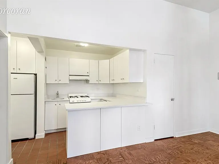 30 Horatio St #2A — Photo 3