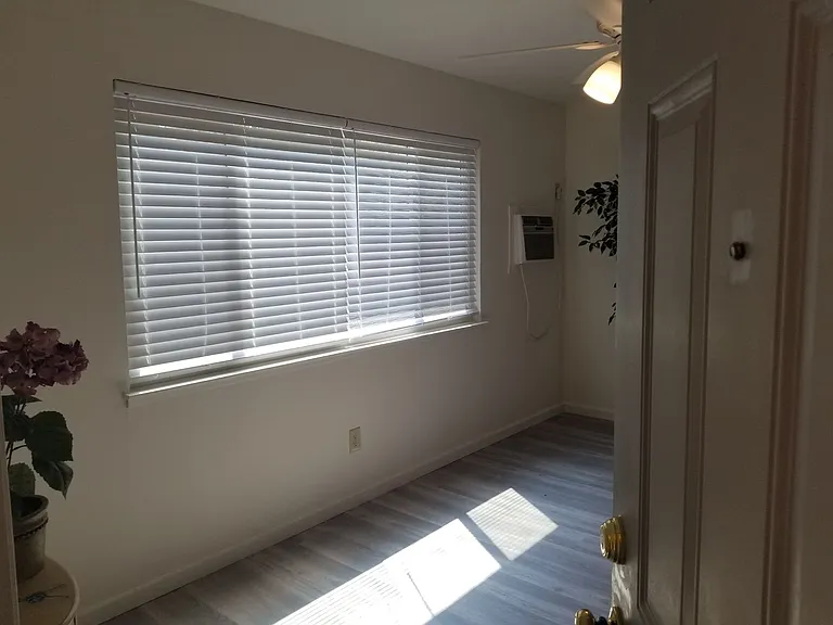 613 Woodland — Photo 2