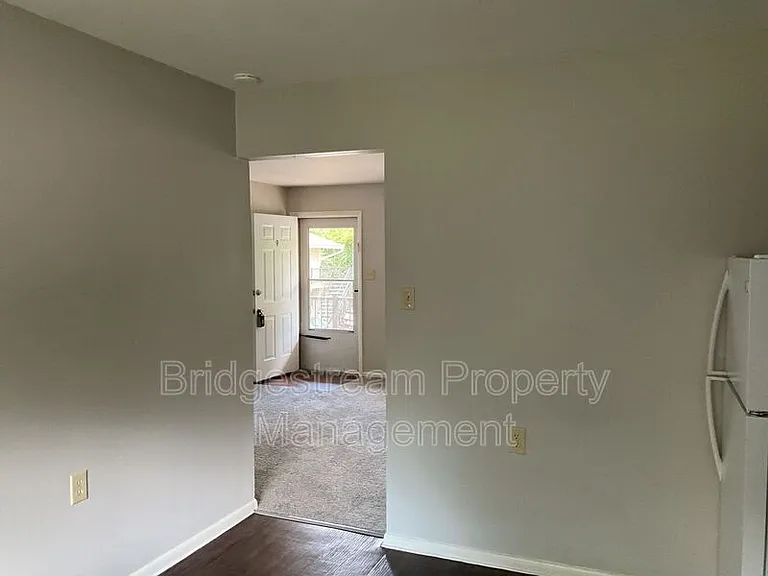 7837 N Main St #9 — Photo 15