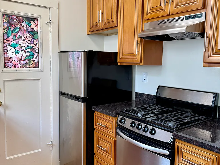 1250 Grove St #11 — Photo 6