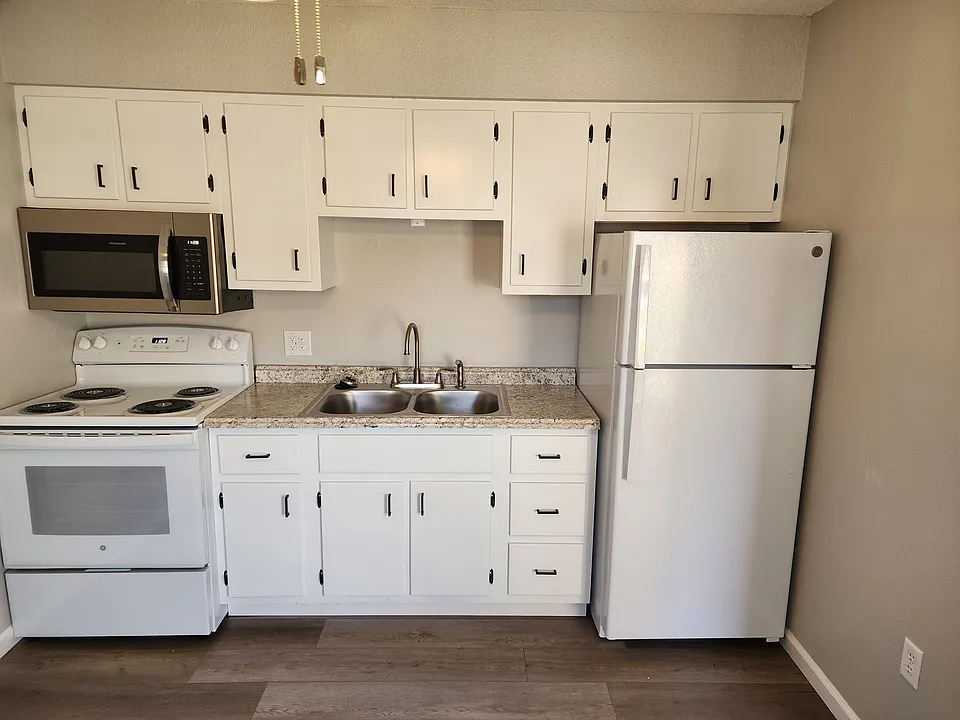 Eat in Kitchen with built in microwave. Kitchen also offers a