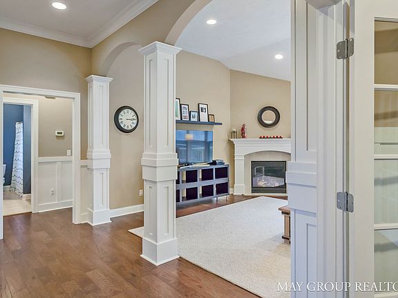 4th image of 2300 Pine Run Ct SE